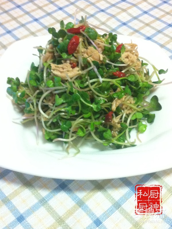 鸡丝<a href=/shicai/shucai/LuoBoMiao/index.html target=_blank><u><a href=/shicai/shucai/LuoBo/index.html target=_blank><u>萝卜</u></a>苗</u></a>的做法