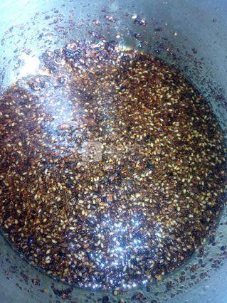 五香<a href=/shicai/shucai/LaJiao/index.html target=_blank><u>辣椒</u></a>油