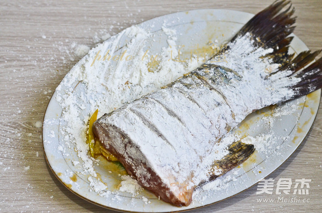 红烧<a href=/shicai/shuichanpin/YuWei/index.html target=_blank><u>鱼尾</u></a>巴的做法