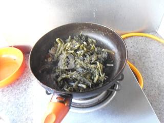 冻<a href=/shicai/mimian/DouFu/index.html target=_blank><u>豆腐</u></a><a href=/shicai/shucai/XueLiHong/index.html target=_blank><u>雪里蕻</u></a>