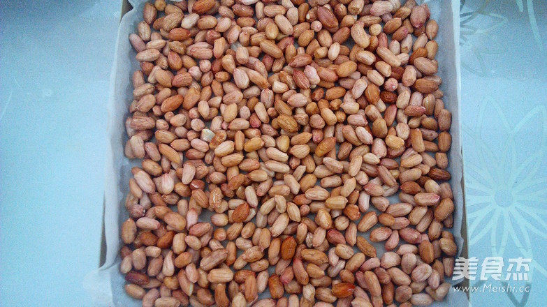 盐烤<a href=/shicai/guopin/HuaSheng/index.html target=_blank><u>花生</u></a>米的做法