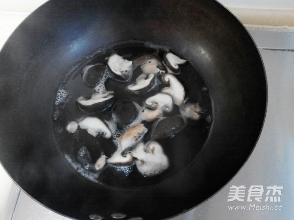 家炖<a href=/shicai/shuichanpin/DuoChunYu/index.html target=_blank><u>多春鱼</u></a>的做法