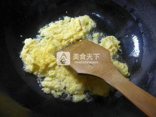 <a href=/shicai/shucai/JiuCai/index.html target=_blank><u>韭菜</u></a><a href=/shicai/rouqin/JiDan/index.html target=_blank><u>鸡蛋</u></a>炒<a href=/shicai/mimian/LvDou/index.html target=_blank><u>绿豆</u></a>芽