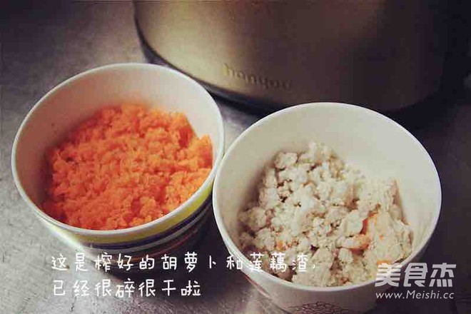 一<a href=/shicai/shucai/Ou/index.html target=_blank><u>藕</u></a>双吃：<a href=/shicai/shucai/HuLuoBo/index.html target=_blank><u>胡<a href=/shicai/shucai/LuoBo/index.html target=_blank><u>萝卜</u></a></u></a><a href=/shicai/shucai/Ou/index.html target=_blank><u>藕</u></a>丸+冰糖莲<a href=/shicai/shucai/Ou/index.html target=_blank><u>藕</u></a>羹的做法