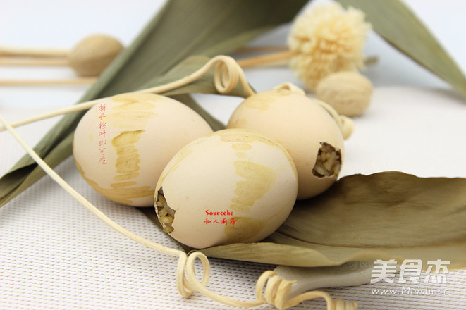 <a href=/shicai/mimian/NuoMi/index.html target=_blank><u>糯米</u></a>蒸蛋的做法
