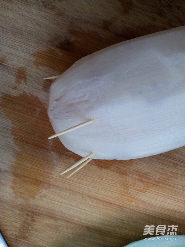 冰糖<a href=/shicai/mimian/NuoMi/index.html target=_blank><u>糯米</u></a><a href=/shicai/shucai/Ou/index.html target=_blank><u>藕</u></a>的做法