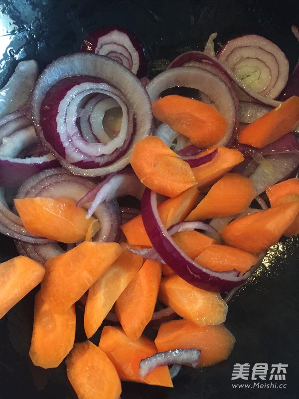 法式红酒煨<a href=/shicai/rouqin/NiuWei/index.html target=_blank><u>牛尾</u></a>的做法