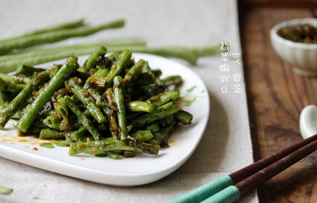 盐菜煸<a href=/shicai/shucai/JiangDou/index.html target=_blank><u>豇豆</u></a>