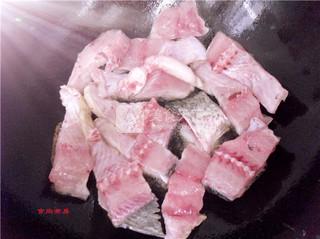 <a href=/shicai/diaoweipin/DouChi/index.html target=_blank><u>豆豉</u></a>辣酱烧鱼块