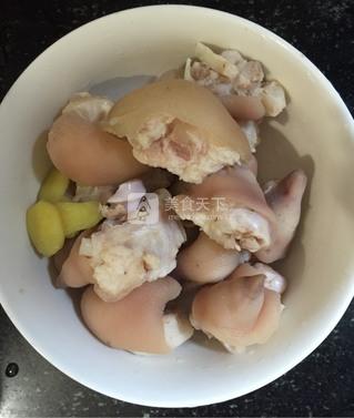 焖<a href=/shicai/rouqin/ZhuTi/index.html target=_blank><u>猪蹄</u></a>