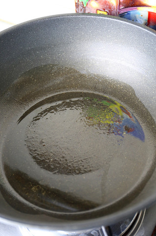 <a href=/shicai/shucai/GuiHua/index.html target=_blank><u>桂花</u></a>糖炒彩色<a href=/shicai/mimian/NianGao/index.html target=_blank><u>年糕</u></a>