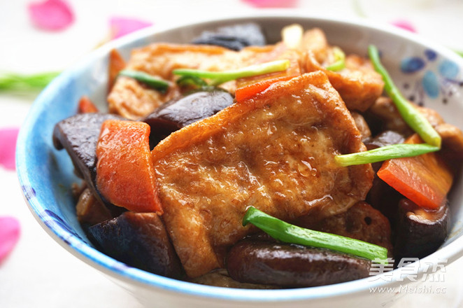 <a href=/shicai/shucai/XiangGu/index.html target=_blank><u>香菇</u></a>烧<a href=/shicai/mimian/DouFu/index.html target=_blank><u>豆腐</u></a>的做法