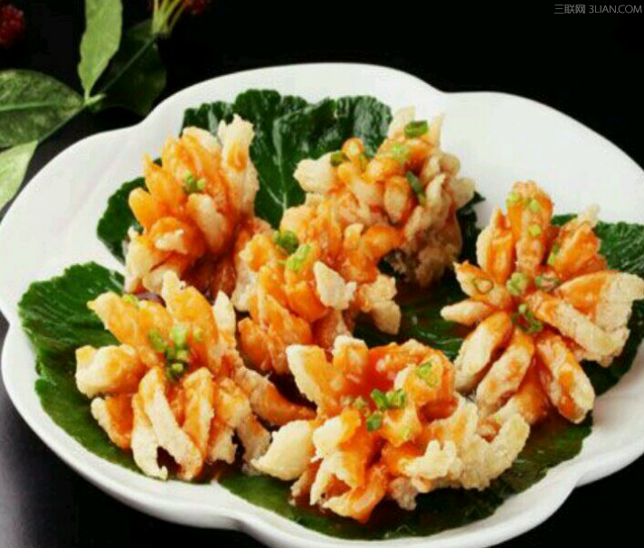 <a href=/shicai/shucai/JuHua/index.html target=_blank><u>菊花</u></a><a href=/shicai/shuichanpin/LuYu/index.html target=_blank><u>鲈鱼</u></a>的做法