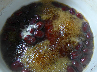 红<a href=/shicai/guopin/Zao/index.html target=_blank><u>枣</u></a>煮<a href=/shicai/guopin/LiZhi/index.html target=_blank><u>荔枝</u></a>