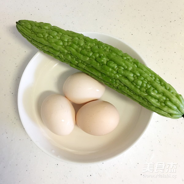 <a href=/shicai/shucai/KuGua/index.html target=_blank><u>苦瓜</u></a>炒<a href=/shicai/rouqin/JiDan/index.html target=_blank><u>鸡蛋</u></a>的做法