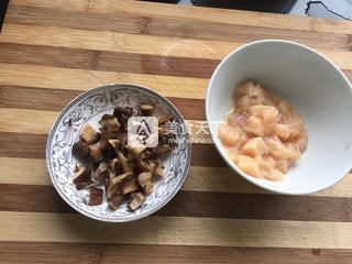 <a href=/shicai/shucai/XiangGu/index.html target=_blank><u>香菇</u></a>核<a href=/shicai/guopin/Tao/index.html target=_blank><u>桃</u></a>滑鸡粥