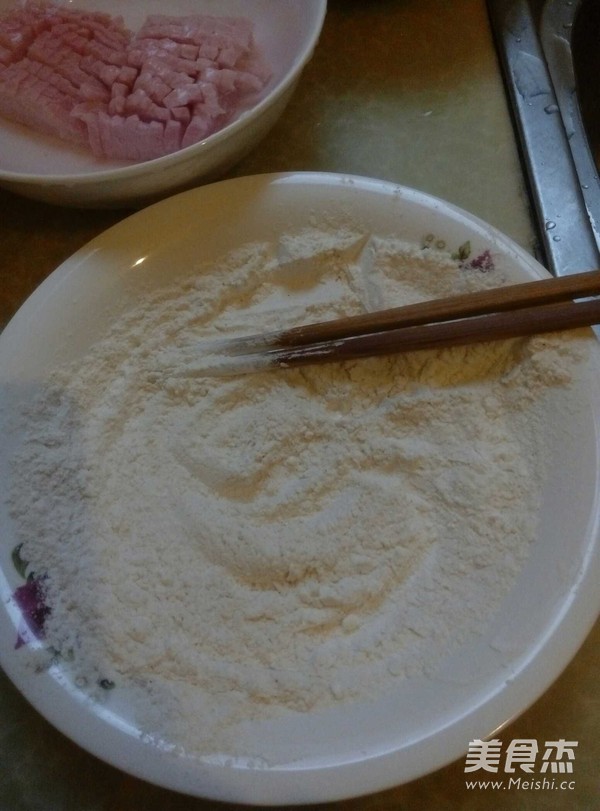 糖<a href=/shicai/diaoweipin/Cu/index.html target=_blank><u>醋</u></a><a href=/shicai/rouqin/LiJi/index.html target=_blank><u>里脊</u></a>的做法