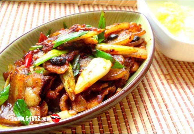 <a href=/shicai/shucai/QingSuan/index.html target=_blank><u>青蒜</u></a>苗回锅肉