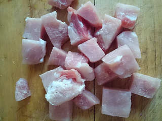 肉段烧<a href=/shicai/shucai/QieZi/index.html target=_blank><u>茄子</u></a>