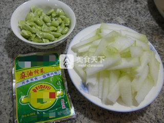 <a href=/shicai/shucai/ZhaCai/index.html target=_blank><u>榨菜</u></a>丝<a href=/shicai/shucai/MaoDou/index.html target=_blank><u>毛豆</u></a>煮<a href=/shicai/shucai/DongGua/index.html target=_blank><u>冬瓜</u></a>