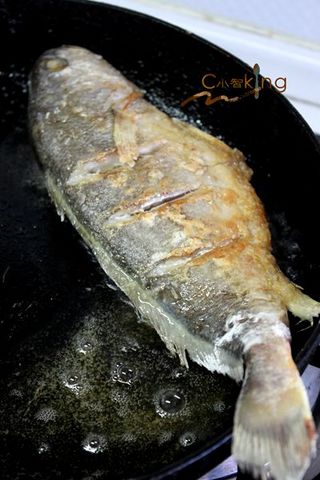 红烧<a href=/shicai/shuichanpin/HuangHuaYu/index.html target=_blank><u>黄花鱼</u></a>