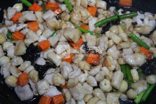 <a href=/shicai/guopin/LianZi/index.html target=_blank><u>莲子</u></a>鸡丁