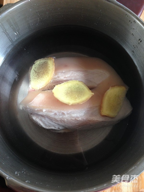 红烧<a href=/shicai/rouqin/ZhuZhou/index.html target=_blank><u>猪肘</u></a>的做法