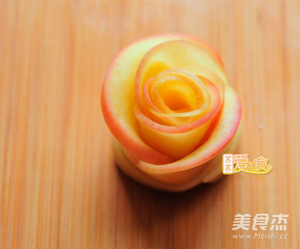 <a href=/shicai/guopin/PingGuo/index.html target=_blank><u>苹果</u></a>玫瑰卷的做法