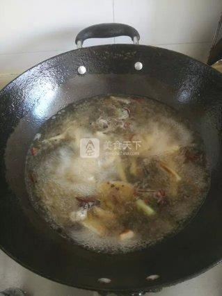 汤鲜味美的丑鱼炖<a href=/shicai/mimian/DouFu/index.html target=_blank><u>豆腐</u></a>