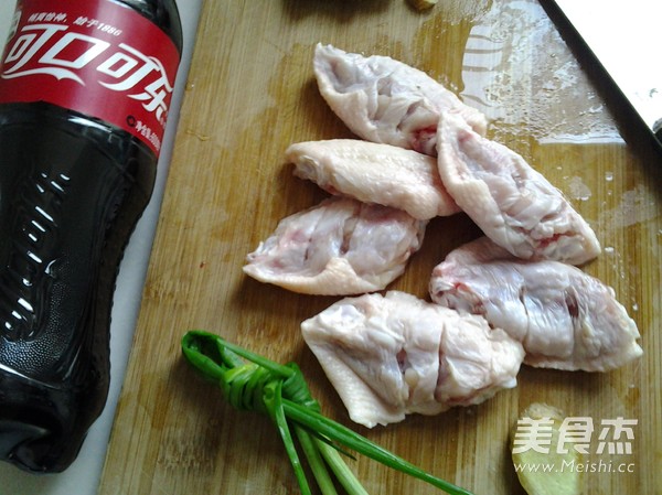 可乐<a href=/shicai/rouqin/JiChi/index.html target=_blank><u>鸡翅</u></a>的做法