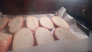 法式奶香<a href=/shicai/mimian/MianBao/index.html target=_blank><u>面包</u></a>片