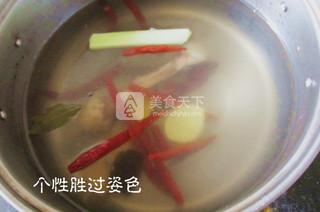 耗油鸡骨卤<a href=/shicai/guopin/HuaSheng/index.html target=_blank><u>花生</u></a>