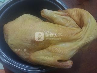 <a href=/shicai/rouqin/ChaiJi/index.html target=_blank><u>柴鸡</u></a>炖<a href=/shicai/shucai/MoGu/index.html target=_blank><u>蘑菇</u></a>