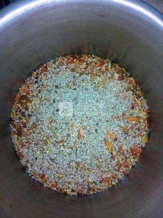 五香<a href=/shicai/shucai/LaJiao/index.html target=_blank><u>辣椒</u></a>油