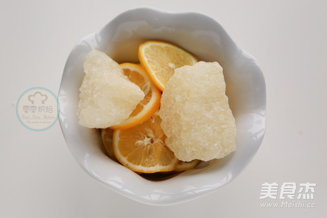 冰糖炖<a href=/shicai/guopin/NingMeng/index.html target=_blank><u>柠檬</u></a>的做法