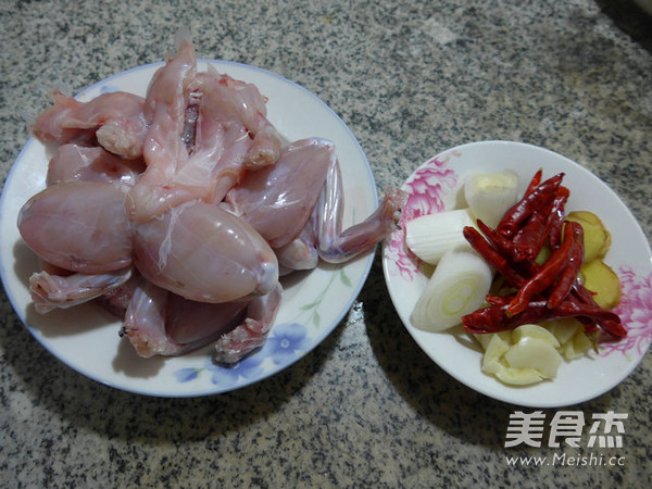 水煮<a href=/shicai/shuichanpin/NiuWa/index.html target=_blank><u>牛蛙</u></a>的做法