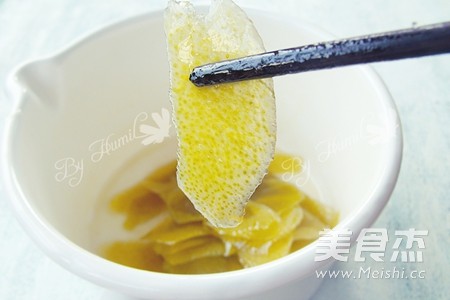 <a href=/shicai/guopin/YouZi/index.html target=_blank><u>柚子</u></a>皮糖的做法