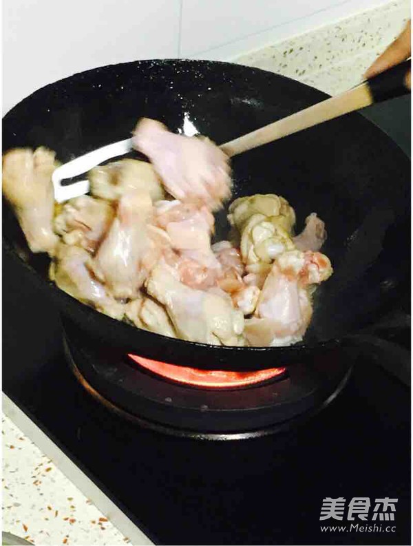 大朵朵家的红烧<a href=/shicai/rouqin/JiChi/index.html target=_blank><u>鸡翅</u></a>根的做法