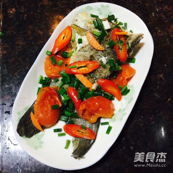 <a href=/shicai/shucai/LuoBo/index.html target=_blank><u>萝卜</u></a>番茄煲<a href=/shicai/shuichanpin/YuWei/index.html target=_blank><u>鱼尾</u></a>的做法