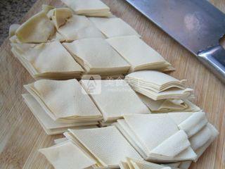 <a href=/shicai/shucai/HuangGua/index.html target=_blank><u>黄瓜</u></a>片干<a href=/shicai/mimian/DouFu/index.html target=_blank><u>豆腐</u></a>