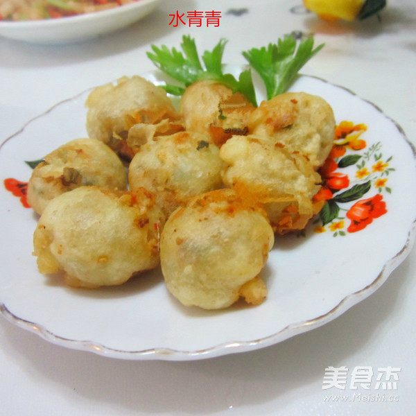油炸鱼肉<a href=/shicai/shucai/WoSun/index.html target=_blank><u>莴笋</u></a>丸子的做法