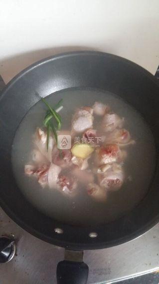 蒜香<a href=/shicai/rouqin/JiTui/index.html target=_blank><u>鸡腿</u></a>烧<a href=/shicai/guopin/LiZi/index.html target=_blank><u>栗子</u></a>