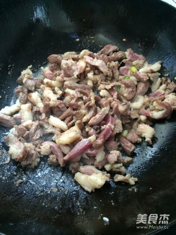 <a href=/shicai/rouqin/YangRou/index.html target=_blank><u>羊肉</u></a>烩火烧的做法