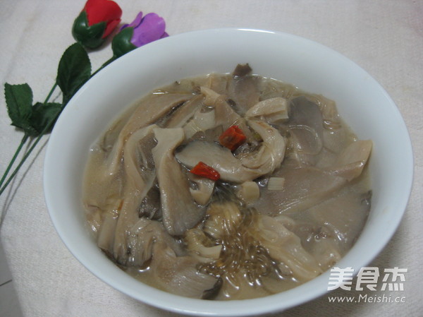 <a href=/shicai/shucai/PingGu/index.html target=_blank><u>平菇</u></a>炖<a href=/shicai/mimian/FenTiao/index.html target=_blank><u>粉条</u></a>的做法