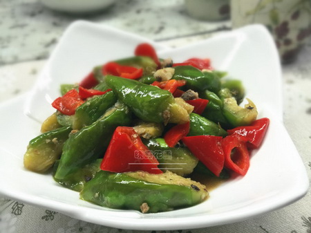 咸鱼焖<a href=/shicai/shucai/QieZi/index.html target=_blank><u>茄子</u></a>