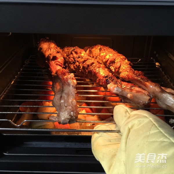 蒸烤小羊腿的做法