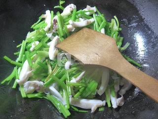 <a href=/shicai/shucai/QinCai/index.html target=_blank><u>芹菜</u></a>炒乌贼