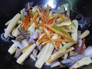 <a href=/shicai/mimian/YuMi/index.html target=_blank><u>玉米</u></a>笋烩肉