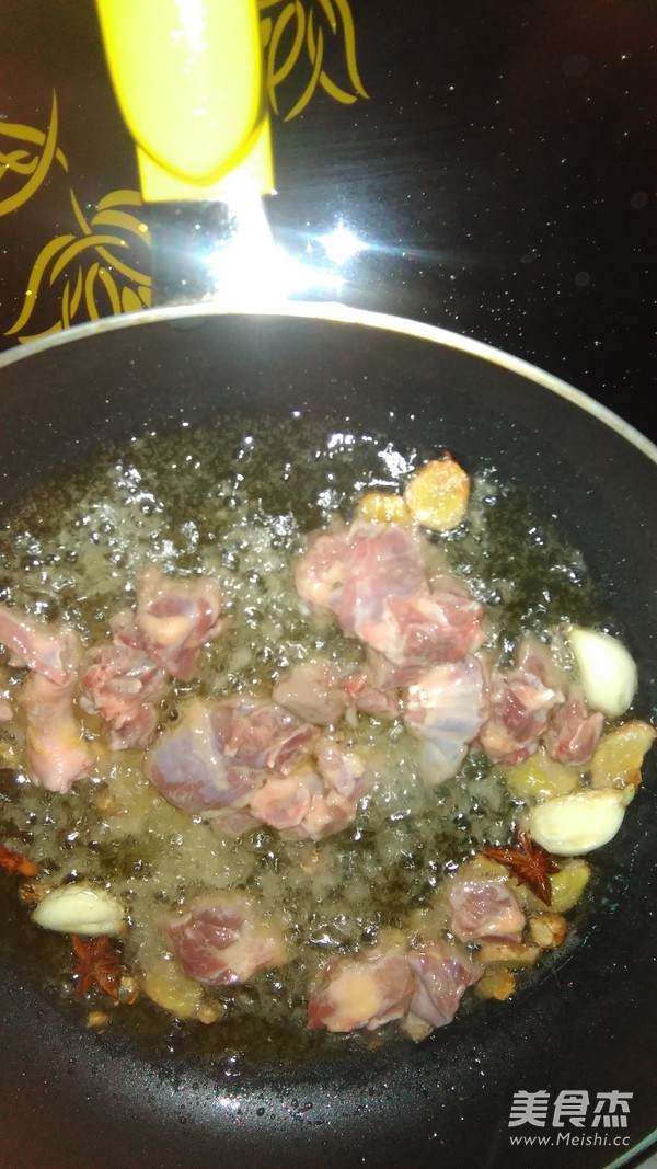 豆棍红烧<a href=/shicai/rouqin/YaZi/index.html target=_blank><u>鸭子</u></a>的做法