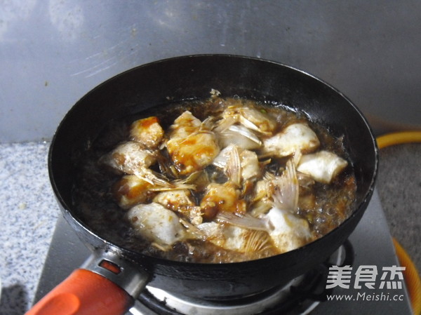 红烧巴沙<a href=/shicai/shuichanpin/YuChi/index.html target=_blank><u>鱼翅</u></a>的做法
